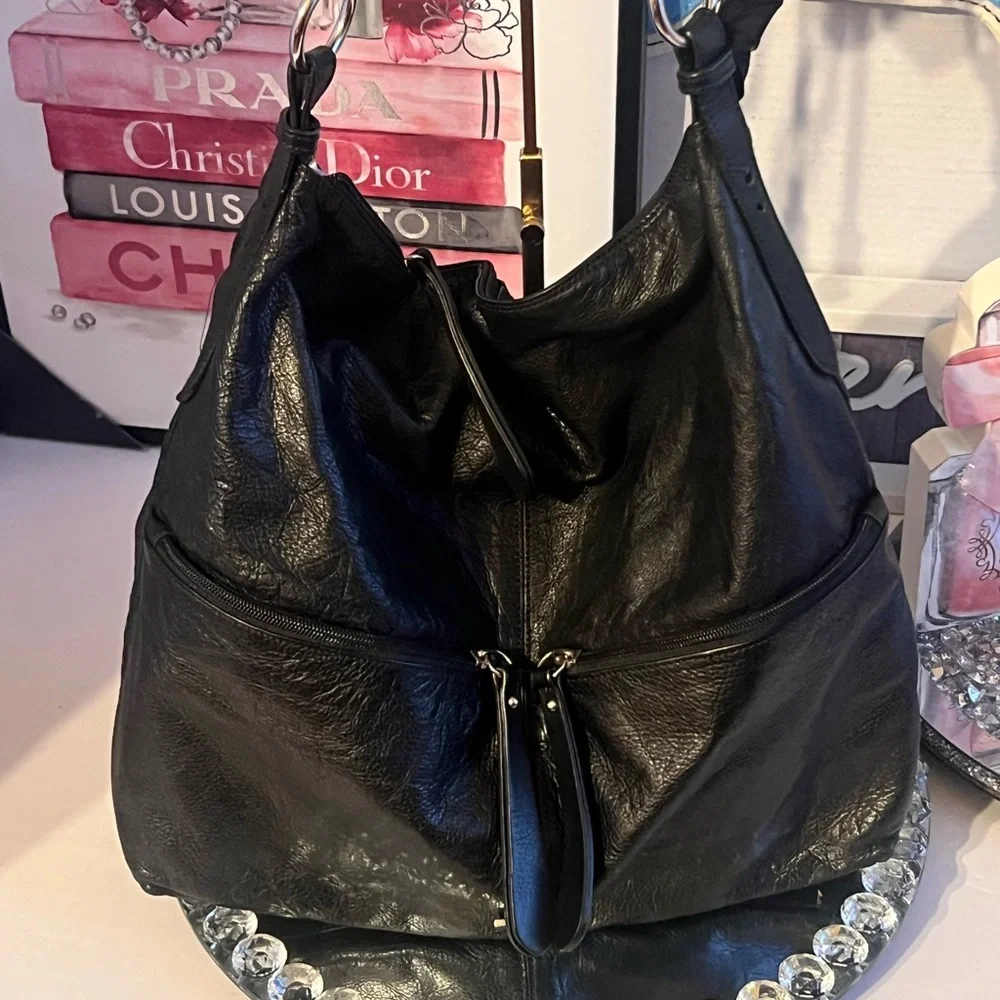 Pulicati black leather shoulder bag, made in Italy.